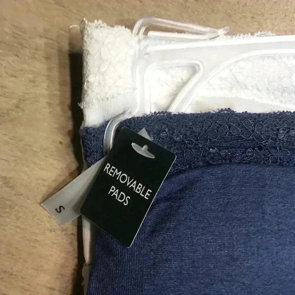 Laura Ashley 2 seamless bandeaus NWT size small - Picture 2 of 5